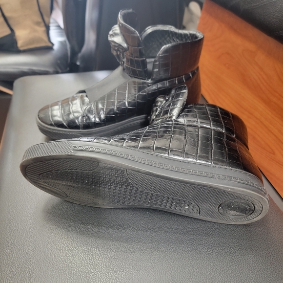 AUTHENTIC VERSACE - Picture 4 of 5